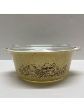 PYREX Forest Fancies Mushrooms Tan Round Covered Casserole Ovenware 1Qt Vintage